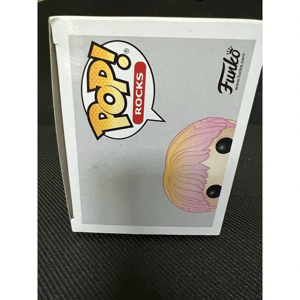 Funko Pop Rocks BTS V 107 Vinyl‎ Figure Kim Taehyung K-Pop Idol Collectible